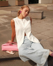 Cargar imagen en el visor de la galería, BLUSA CORAL BLANCA