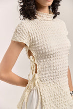 Cargar imagen en el visor de la galería, Blusa Inia Crema