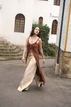 Cargar imagen en el visor de la galería, Blusón Brisas café