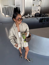 Cargar imagen en el visor de la galería, Chaqueta Boreal Beige Rayas