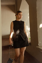 Cargar imagen en el visor de la galería, Falda short lino negra