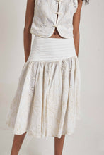 Cargar imagen en el visor de la galería, Falda Rumba Bordada