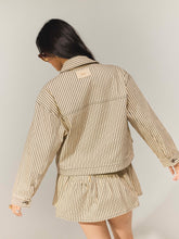 Cargar imagen en el visor de la galería, Chaqueta Boreal Beige Rayas