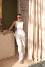 Cargar imagen en el visor de la galería, BLUSA CORAL BLANCA