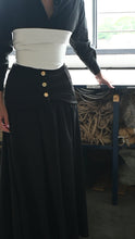Cargar imagen en el visor de la galería, Falda Renata negro