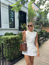 Cargar imagen en el visor de la galería, BLUSA CORAL BLANCA