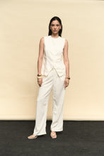 Cargar imagen en el visor de la galería, BLUSA CORAL BLANCA