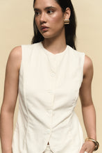 Cargar imagen en el visor de la galería, BLUSA CORAL BLANCA