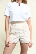 Cargar imagen en el visor de la galería, Short ojalillo