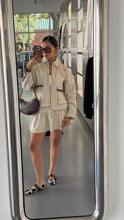 Cargar imagen en el visor de la galería, Chaqueta Boreal beige rayas
