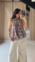 Cargar imagen en el visor de la galería, Blusa Palometa Cafe

