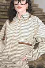 Cargar imagen en el visor de la galería, Chaqueta Boreal beige rayas
