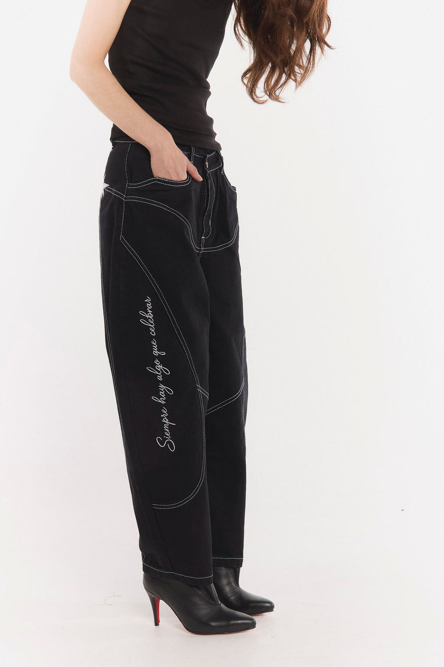 Pantalon Hay Algo Que Celebrar Negro