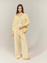 Cargar imagen en el visor de la galería, B Jacket amarilla (Oversize)
