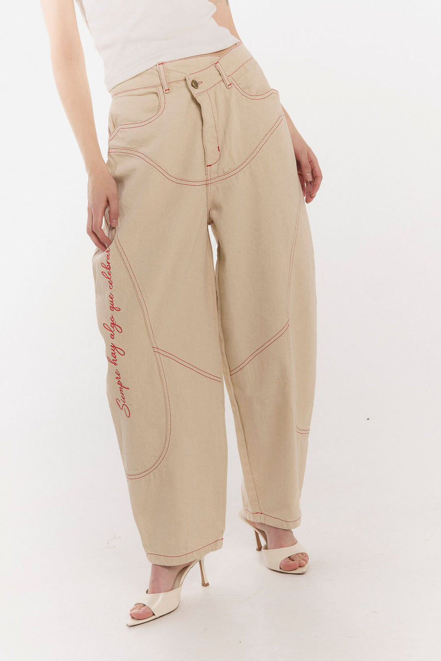 Pantalon Hay Algo Que Celebrar Beige