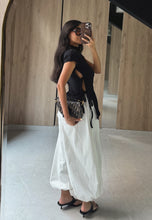 Cargar imagen en el visor de la galería, Blusa Inia Negra
