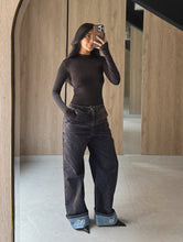 Cargar imagen en el visor de la galería, Buzo Victoria Negro

