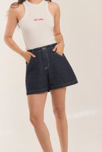 Cargar imagen en el visor de la galería, Short Domingo Denim Rayas
