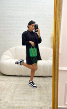 Cargar imagen en el visor de la galería, Camisera Negro
